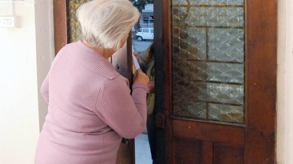 Anziani: ecco come difendersi dalle truffe