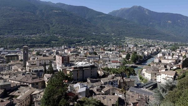 Fuga dalle città, ma Sondrio cresce ancora