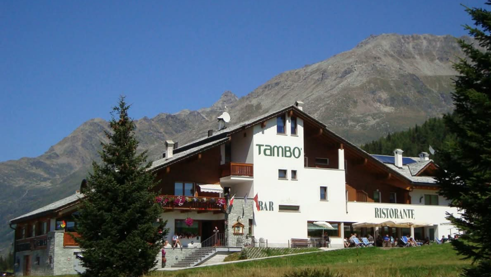 Campodolcino, ladri in azione in due hotel: rubati i fondi cassa
