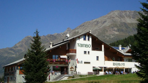 Campodolcino, ladri in azione in due hotel: rubati i fondi cassa