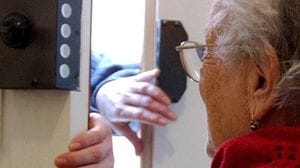 Prata Camportaccio, anziana truffata: consegna soldi e oro a finti carabiniere e avvocato