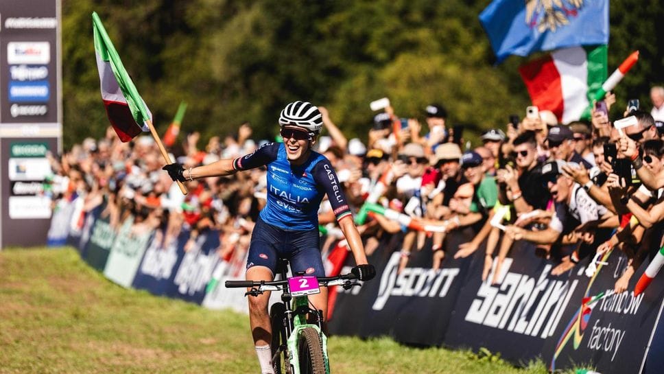 Mountain bike, Valentina Corvi regina del mondo: domina e conquista l’oro Under 23
