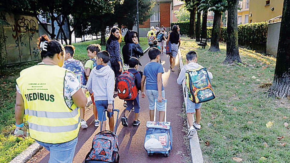 Piedibus, aperte le iscrizioni per il nuovo anno: oltre 500 bambini coinvolti lo scorso anno a Lecco