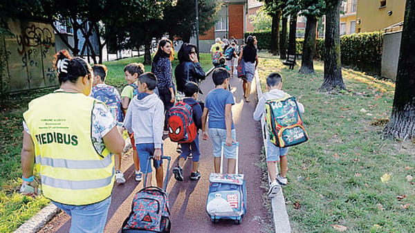 Piedibus, aperte le iscrizioni per il nuovo anno: oltre 500 bambini coinvolti lo scorso anno a Lecco