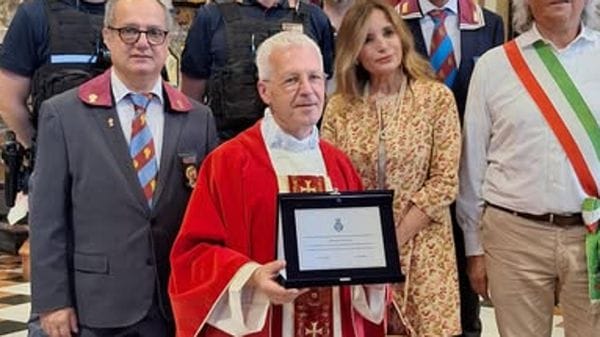 Malgrate, festa al palazzetto per salutare don Andrea
