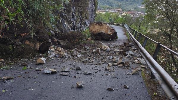 Verceia, dopo la frana via Al Sasso torna percorribile a bici e pedoni