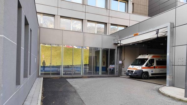 Violenza al pronto soccorso del Manzoni, 16enne ferisce dottoressa e infermiera.  «Serve un presidio fisso»