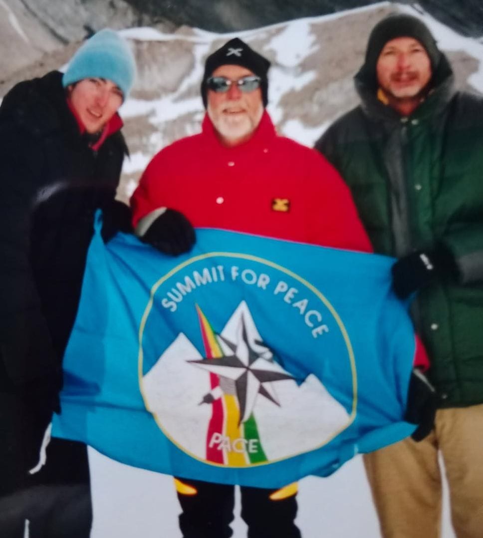 Rubata dal rifugio Sassi Castelli la bandiera del CAI arrivata al K2: «Un atto vile e ignobile»