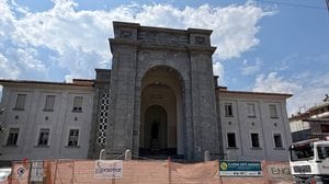 Sondrio, l’ex Balilla torna a mostrarsi: restaurate le facciate dello storico edificio