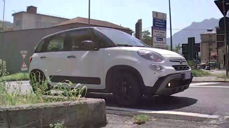 Auto contromano all’uscita della Lecco-Ballabio
