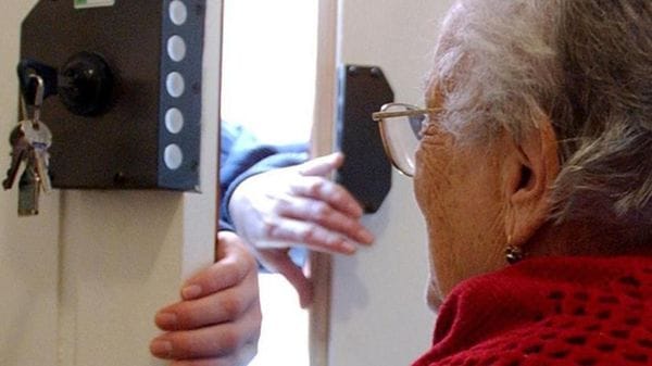Finti tecnici di Lario Reti Holding a Barzanò: «Non fateli entrare»