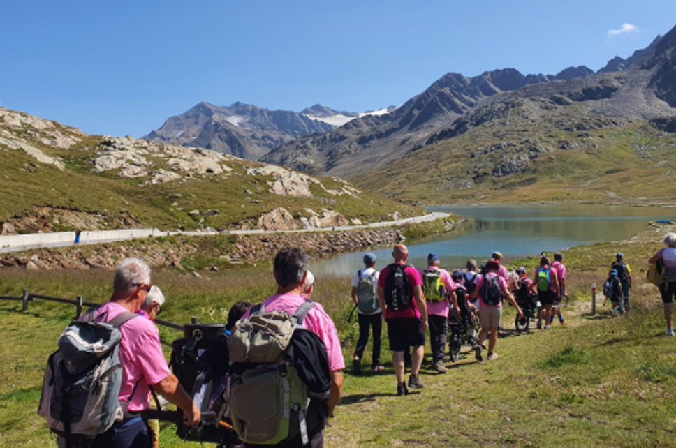 Rifugi in rosa, al Gavia una camminata senza barriere: «Montagna per tutti»