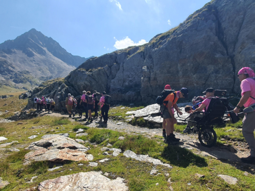 Rifugi in rosa, al Gavia una camminata senza barriere: «Montagna per tutti»