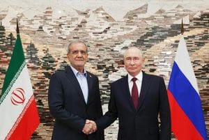 Nuovi raid su Hormuz, Teheran minaccia vendetta