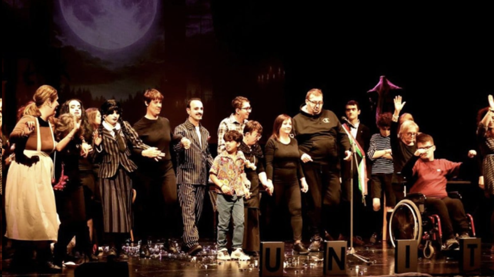 Addams in scena a Valdidentro: i ragazzi di “Ops! Cambio di rotta” conquistano il pubblico