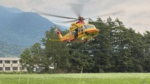 Mandello, 71enne cade sulla strada per Somana: soccorso in codice rosso