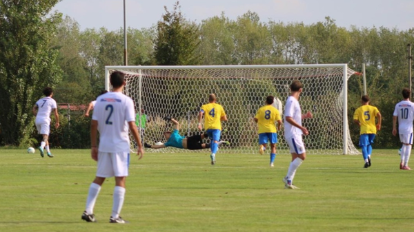Calcio Sondrio, esordio no in campionato: poker del Mapello