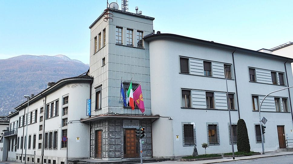 Sondrio, lesioni, minacce e droga: avviso orale per un giovane