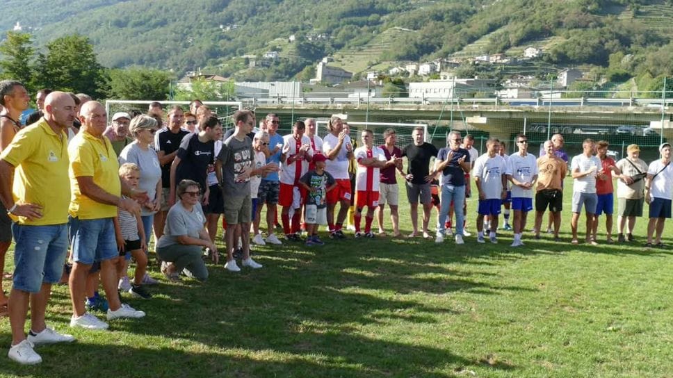 Traona, “Un calcio per il Tralcio” fa centro: vince l’Olympic Retica, trionfa la solidarietà