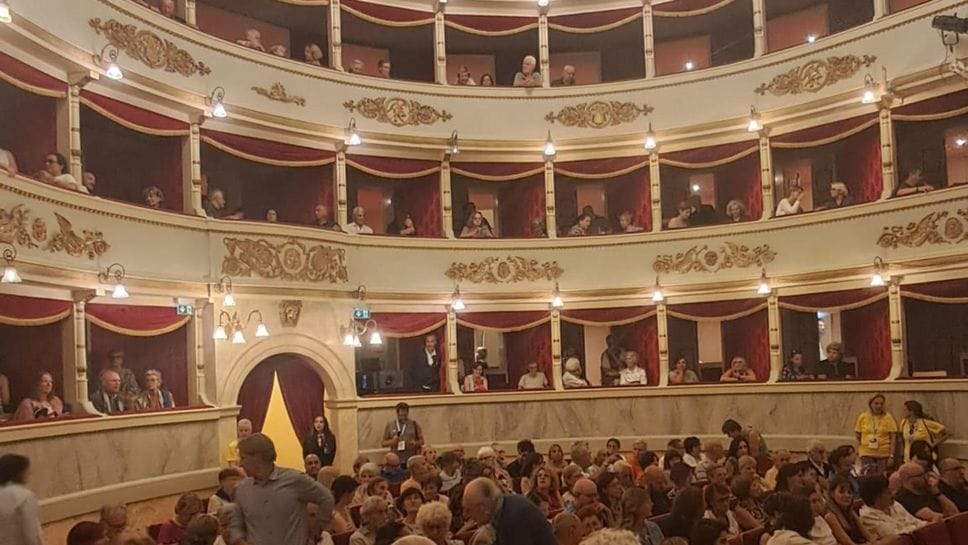 Lecco, Teatro della Società: in dubbio l’apertura per la prima della stagione teatrale