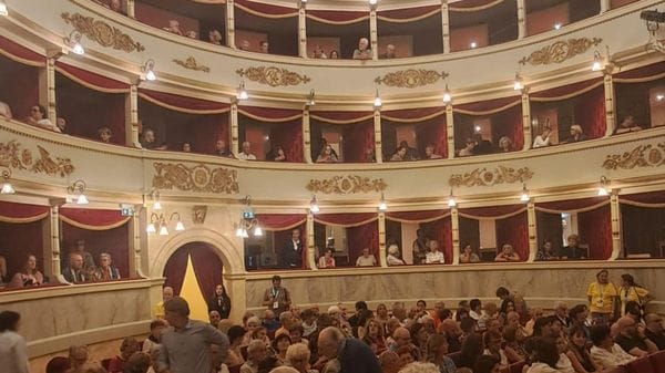 Lecco, Teatro della Società: in dubbio l’apertura per la prima della stagione teatrale