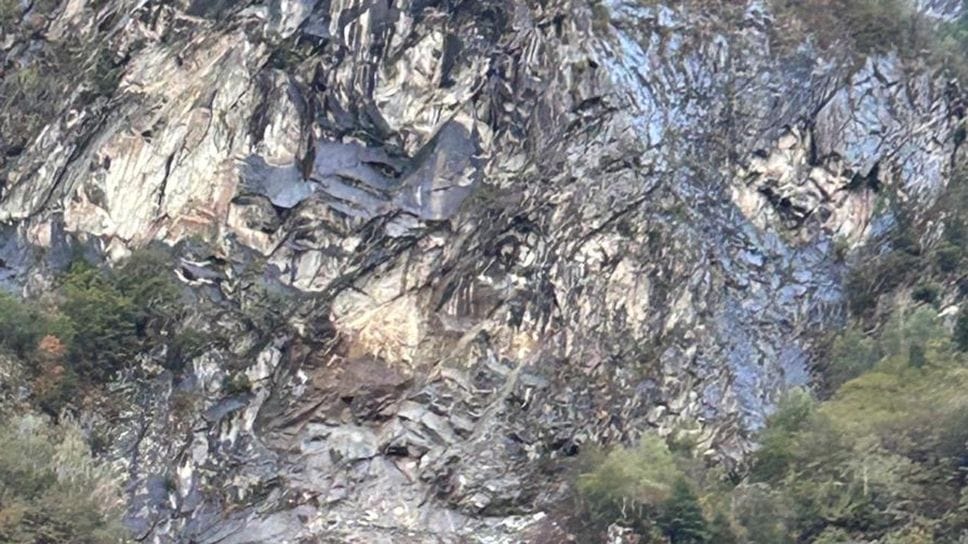 Val Masino, Scaiun sotto controllo: al via la rete paramassi dopo il distacco di 7mila metri cubi