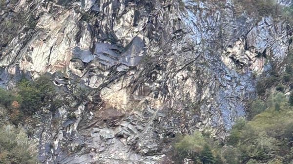 Val Masino, Scaiun sotto controllo: al via la rete paramassi dopo il distacco di 7mila metri cubi