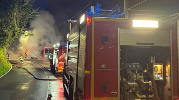 Bellano, camper in fiamme nella notte