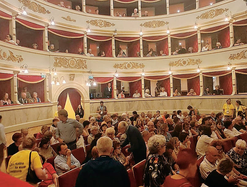 Teatro: i lecchesi aspettano risposte