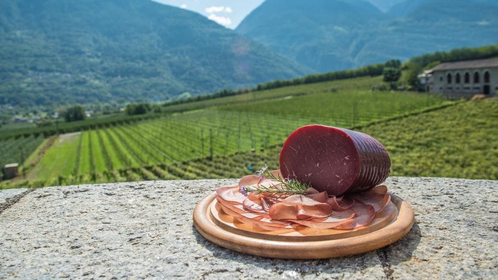 Brasile nel mirino dell’Ue: stop alla carne importata, effetti anche sulla bresaola valtellinese