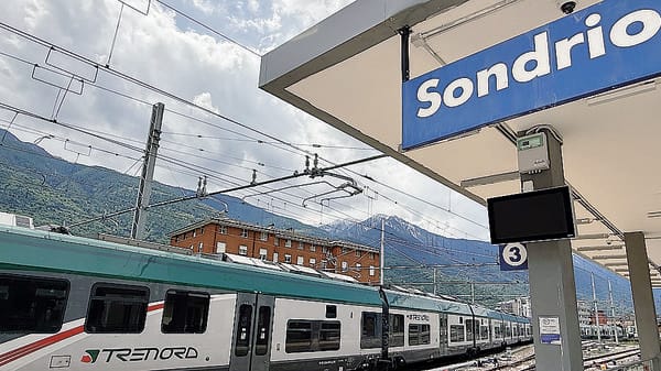 Trenord, in vigore le nuove tariffe. Gli aumenti superano anche il 7%