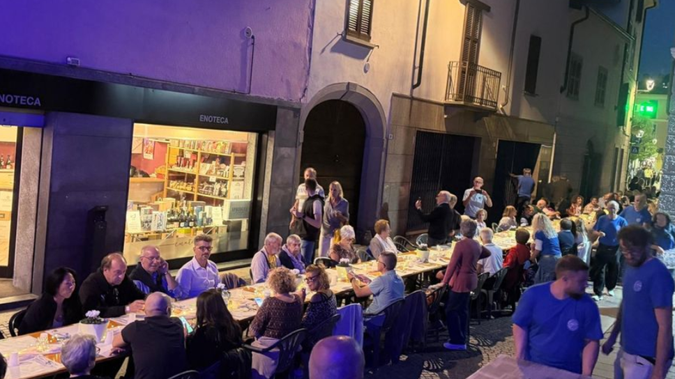 Cena per Marco d’Oggiono, tavolata da 400 commensali