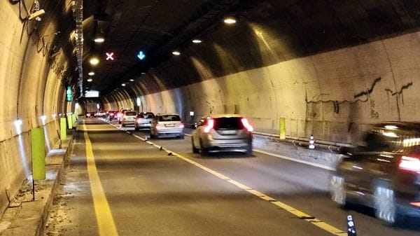 Gallerie della SS36 e SS38 senza rete cellulare, Confindustria: «Promesse disattese»