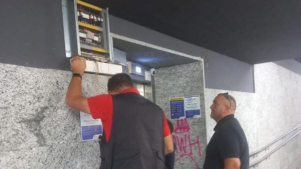 Tecnici al lavoro, ma l’ascensore non va. Restano i disagi alla stazione di Morbegno