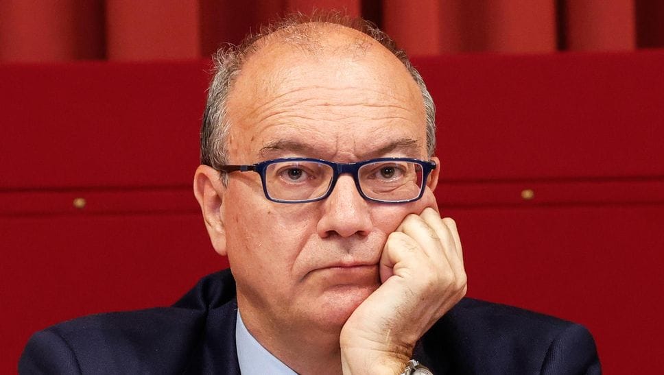 Sondrio, Valditara premia i 67 maturi con 100 e lode: mille euro a ciascuno