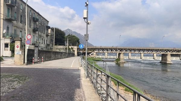 Olginate: uomo minaccia i passanti, intervengono Carabinieri e Polizia locale