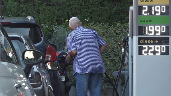 Carburanti, scatta il tetto Eni: a Lecco è già fila