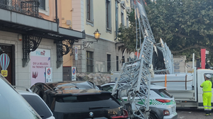 Bellano, rimossa la gru crollata 