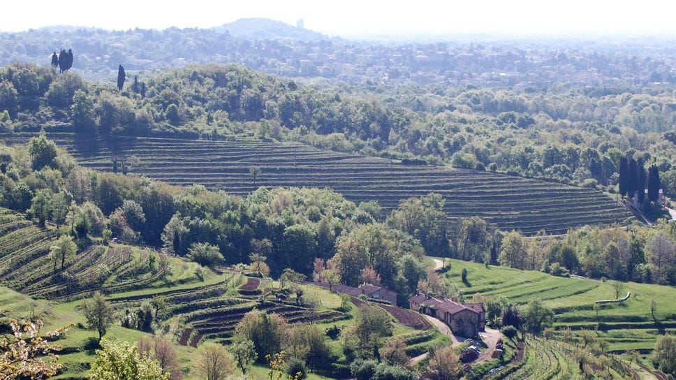 Valle del Curone chiusa alle auto nei weekend d’autunno