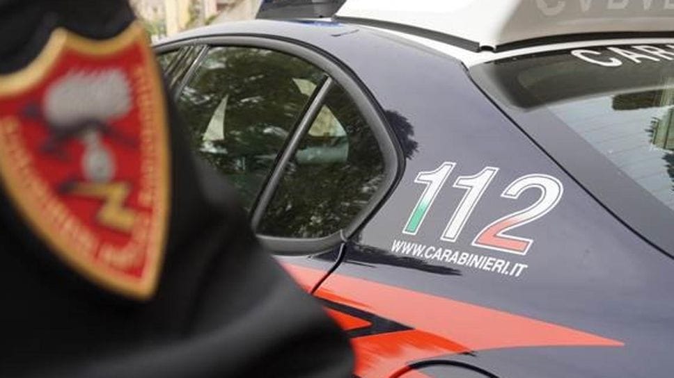 Inseguimento per le vie di Imbersago: due auto si scontrano ed escono di strada