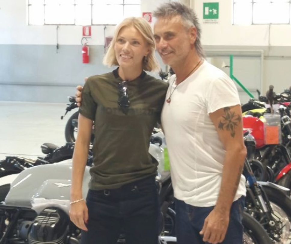 Moto Guzzi, il nuovo museo conquista tutti e tra i visitatori c’è anche Nek