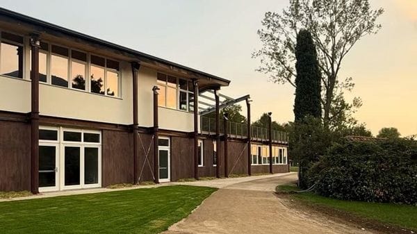 Taglio del nastro alla “Porta dei laghi”. Festa per la ciclopedonale e il nuovo lido