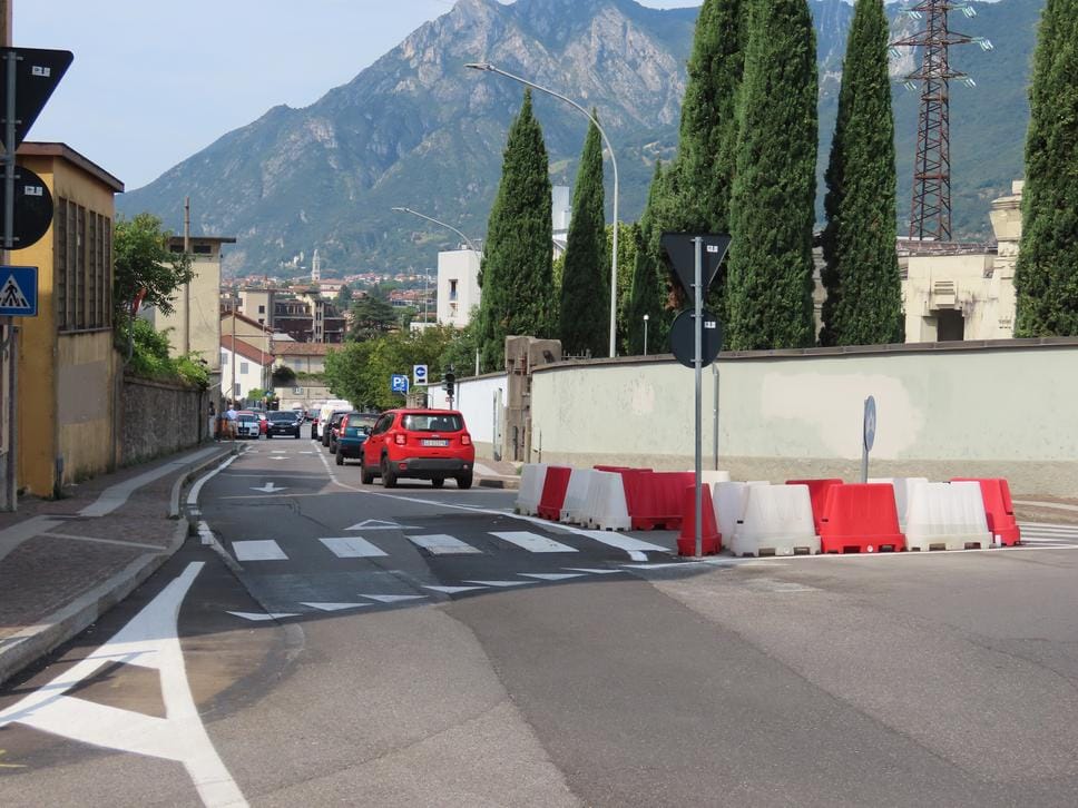 Lecco, riaperta via Parini: completata la posa del teleriscaldamento