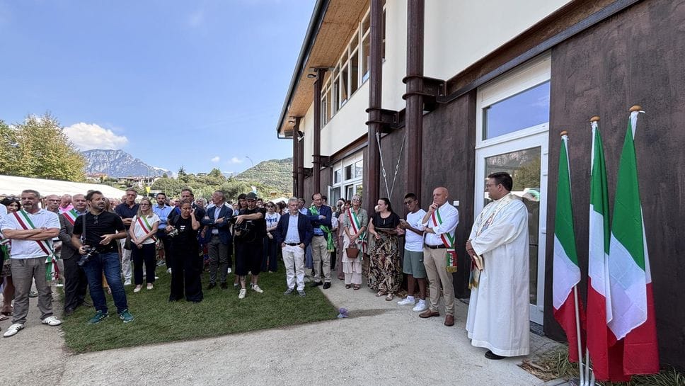 Civate, inaugurata la «Porta dei Laghi»: lido e ciclopedonale tra verde e lago