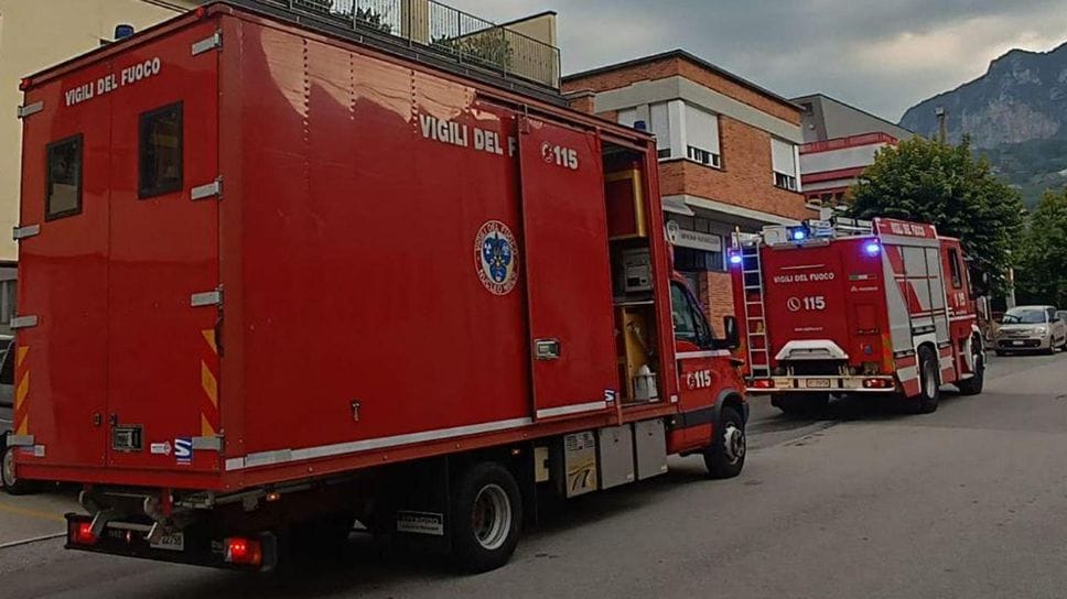Incendio in un capannone a Nibionno