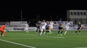 Calcio, Lecco beffato nel recupero: Vettorel regala la vittoria al Trento