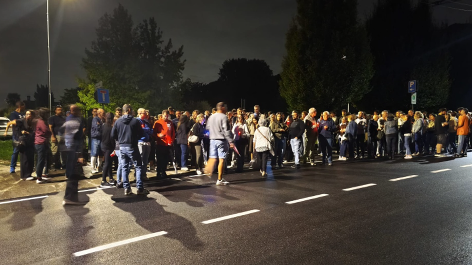 A Valgreghentino la fiaccolata per Matteo e Tarek: mille persone nel ricordo dei due giovani