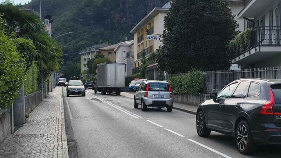 Chiavenna, viale Risorgimento è un colabrodo: asfaltature dal 15 settembre