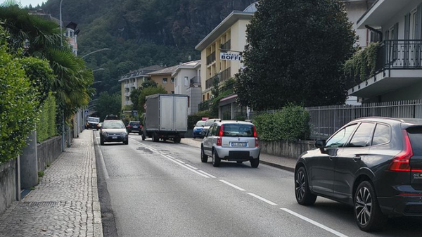 Chiavenna, viale Risorgimento è un colabrodo: asfaltature dal 15 settembre