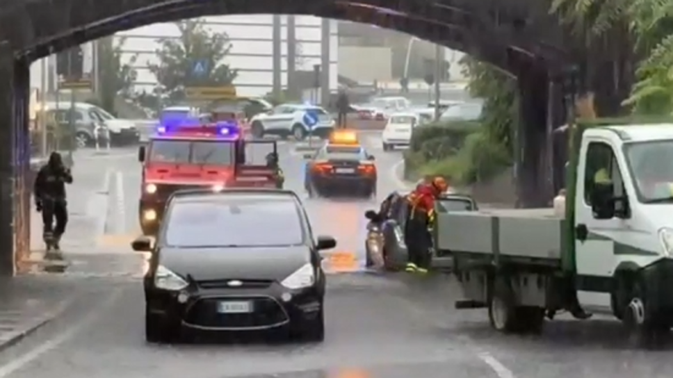 Forte temporale, Lecco in tilt: allagamenti e strade bloccate